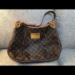 Louis Vuitton Monogram Galliera PM Shoulder Bag